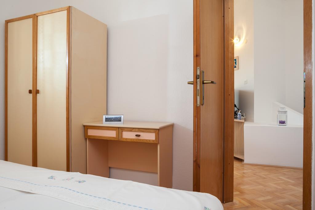 Kornelija 2 Apartment Podgora Cameră foto